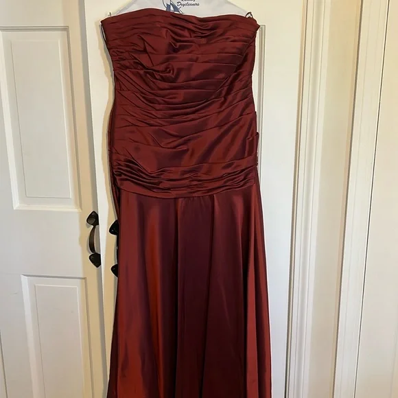 Val Stefanie burgandy colored bridesmaid gown. Size 14 worn once. - Picture 1 of 3
